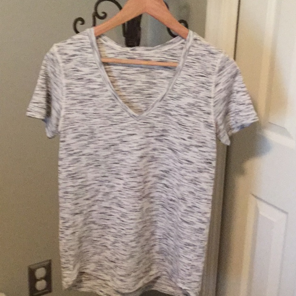 Lululemon women’s shirt